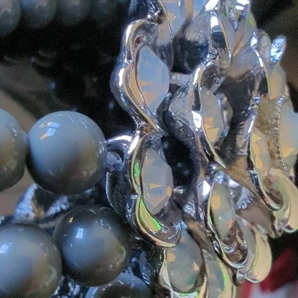 NWT - Lia Sophia Nordica Crystal Flower Bracelet with Gray Resin Beads - Picture 7 of 11